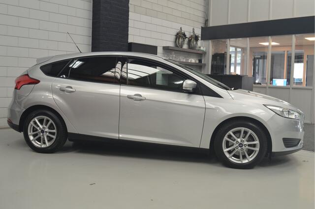 Ford FOCUS 1.0 Trend // 93.000 km // AIRCO // CRUISE // TREKHAAK // NAVI //