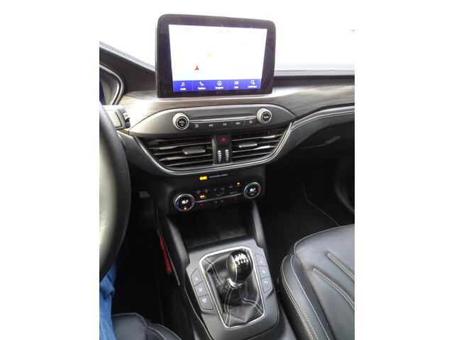 Ford FOCUS Wagon 1.0 EcoBoost Hybrid Vignale 6-BAK| NAVIGATIE| MULIMEDIA| CAMERA| AIRCO/ECC| CRUISECONTROL| PARKEERSENSOREN