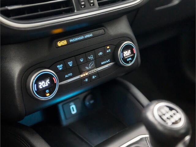 Ford FOCUS 1.0 EcoBoost Titanium Sport (APPLE CARPLAY, GROOT NAVI, CLIMATE, KEYLESS, SPORTSTOELEN, LED KOPLAMPEN, LM VELGEN, LANE ASSIST, NIEUWE APK, NIEUWSTAAT)