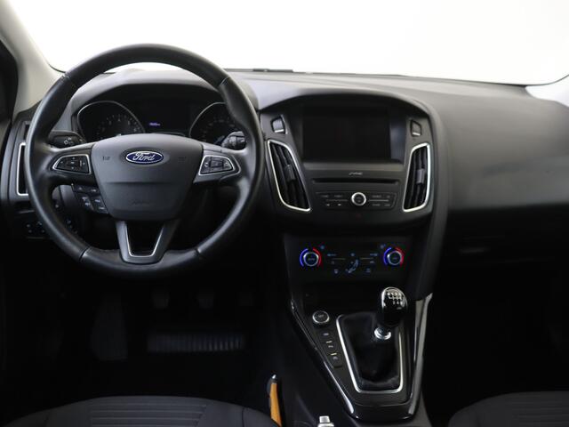 Ford FOCUS Wagon 1.0 Titanium | Parkeerhulp voor en achter | Navigatie | Keyless Start | Clima |