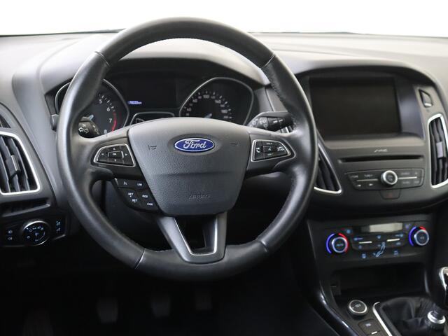 Ford FOCUS Wagon 1.0 Titanium | Parkeerhulp voor en achter | Navigatie | Keyless Start | Clima |