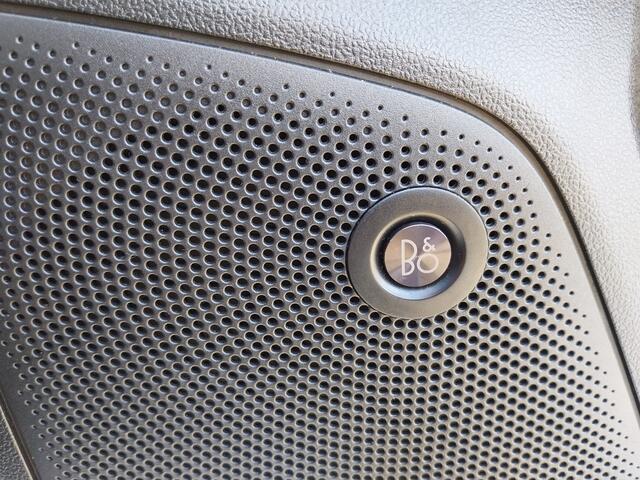 Ford FOCUS 1.0 EcoBoost ST Line PANO DAK ADAPT CRUISE HUD CAMERA B&O SOUND LED NAVI 18 INCH