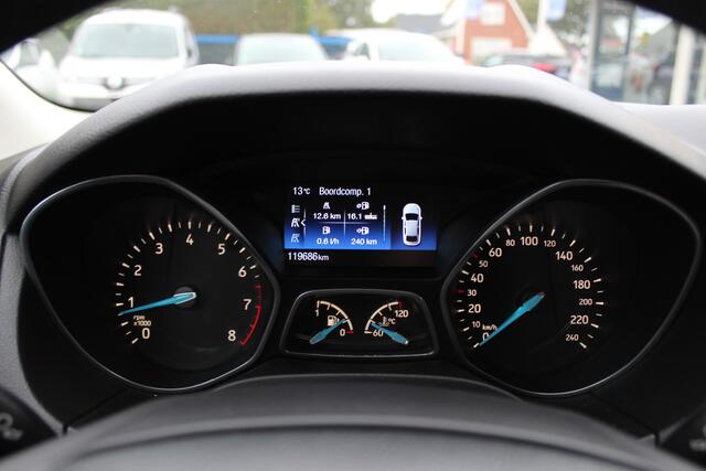 Ford FOCUS Wagon 1.0i "Business Edition" Cruise - Navi - PDC !!! 125 Pk