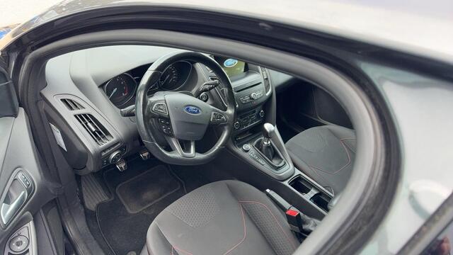 Ford FOCUS Wagon 1.0 Ecoboost ST-Line 125pk Trekhaak | Achteruitrijcamera | Winterpack | Android auto / Apple Carplay
