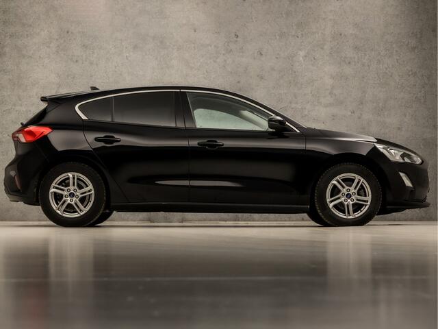 Ford FOCUS 1.0 EcoBoost Sport (APPLE CARPLAY, GROOT NAVI, LANE ASSIST, GETINT GLAS, SPORTSTOELEN, CRUISE, PARKEERSENSOREN, LM VELGEN, NIEUWSTAAT)