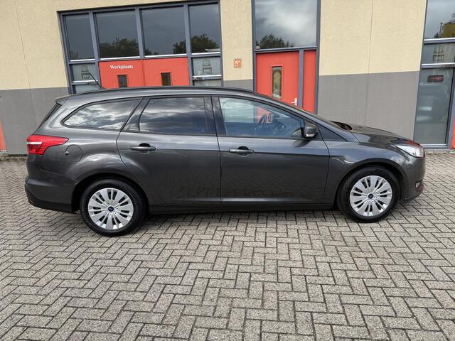 Ford FOCUS Wagon 1.0 Titanium, Navi, Trekhaak, NEW DistributieRiem