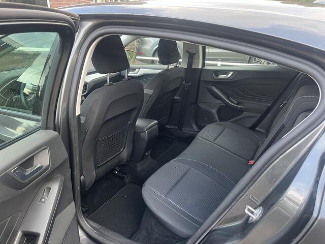 Ford FOCUS 1.0 EcoBoost Business STOEL- EN STUURVERWARMING CRUISE NAVI KEYLESS