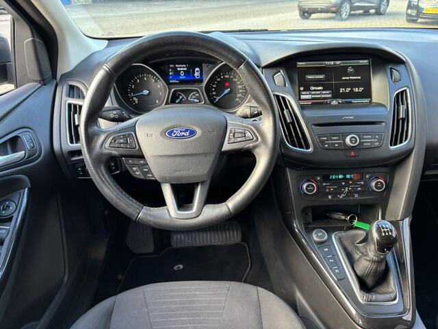 Ford FOCUS Wagon 1.0 Titanium / Allseason Banden / Trekhaak / Airco / Parkeersensoren Voor + Achter /