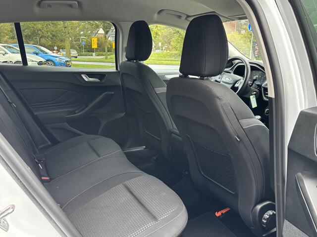 Ford FOCUS Wagon 1.0 EcoBoost Trend Edition Business NL-Auto, Navigatie, Apple Carplay/ Android Auto, Trekhaak, Led-verlichting, Airco, A-Rij-camera , Parkeerhulp, USB, Lichtmetaal.