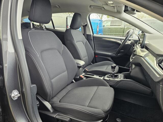 Ford FOCUS Wagon 1.5 EcoBoost Titanium Business 150 pk | 2de eigenaar | Full-led | Trekhaak | 1.500 kg trekgewicht | Camera | Winterpack | Perfect onderhouden!