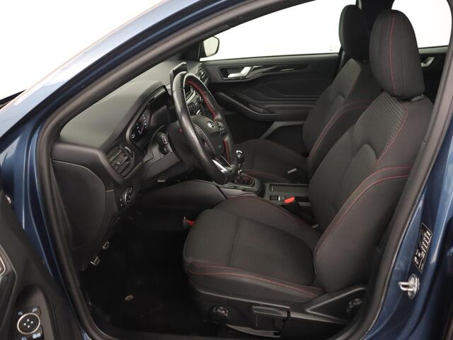 Ford FOCUS 1.0 EcoBoost ST Line | Trekhaak | Keyless | Carplay | Navigatie | Climate control | Full LED | Parkeerhulp | Cruise control