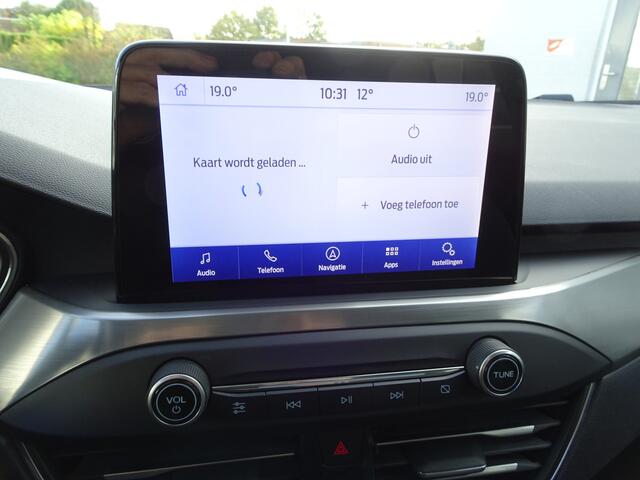 Ford FOCUS 1.0 EcoBoost Hybrid Titanium X Business Automatische airco, navigatie, stoel en stuur verwarming, achteruitrijcamera, afneembare trekhaak, licht metalen velgen, parkeersensoren, enz,enz.