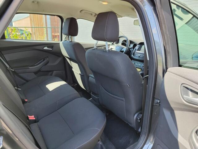 Ford FOCUS Wagon 1.0T 101PK Navi Airco Cruise Control Pdc Trekhaak Edition Lmv Carkit