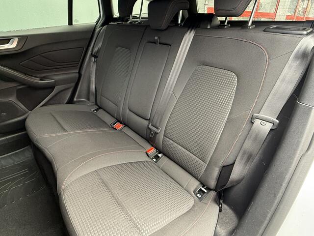 Ford FOCUS Wagon BWJ 2020 1.0 EcoBoost Hybrid 124 PK ST Line X Business TREKHAAK | APPLE CARPLAY | ANDROID AUTO | NAVI | CLIMA | ADAPTIVE CRUISE | STOELVERW. | STUURVERW. | CAMERA | ELEKTRISCHE ACHTERKLEP | LMV | PDC