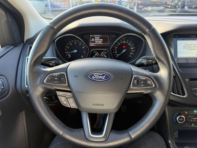 Ford FOCUS Wagon 1.0 EcoBoost Titanium 125pk | Trekhaak | Winterpack | Parkeersensoren | Navigatie