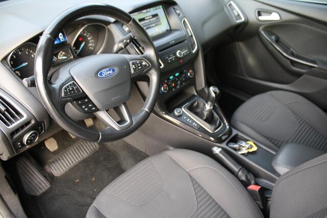 Ford FOCUS Wagon 1.5 Titanium Edition - NAVIGATIE - CAMERA - PDC - TREKHAAK - 1e EIGENAAR
