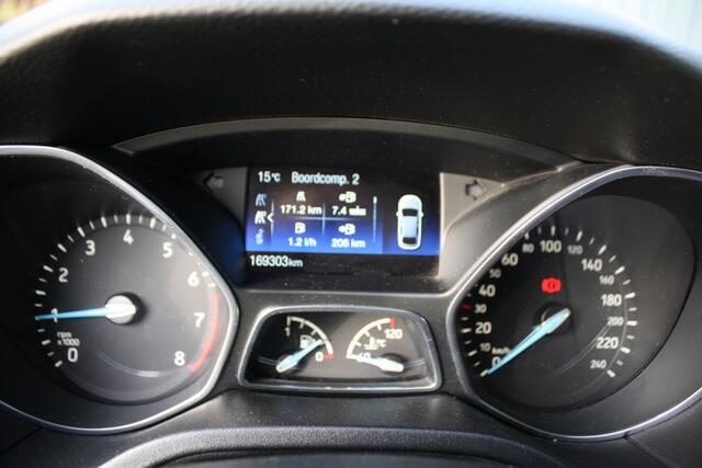 Ford FOCUS Wagon 1.5 Titanium Edition - NAVIGATIE - CAMERA - PDC - TREKHAAK - 1e EIGENAAR