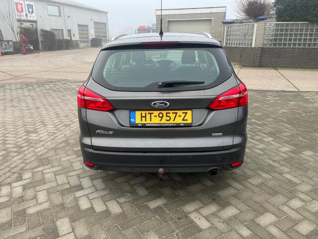 Ford FOCUS Wagon 1.5 Titanium Edition parkeersensoren ecc navi lm velgen