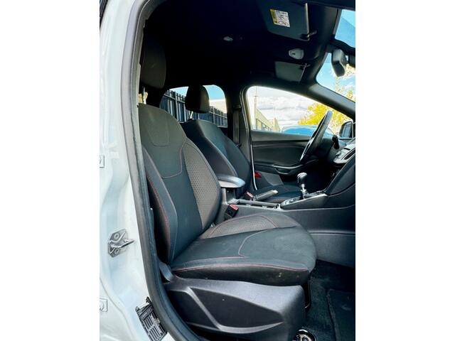 Ford FOCUS 1.0 ST Titanium CLIMA NAVI N TURBO CARPLAY APK 10-2026