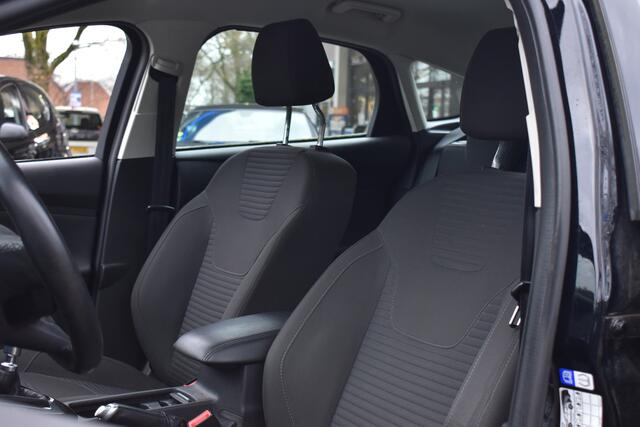 Ford FOCUS 1.0 Titanium 1e Eigenaar | Navigatie | Trekhaak | 100% Onderhouden | 12 mnd BOVAG garantie | Whatsapp 06-53188999