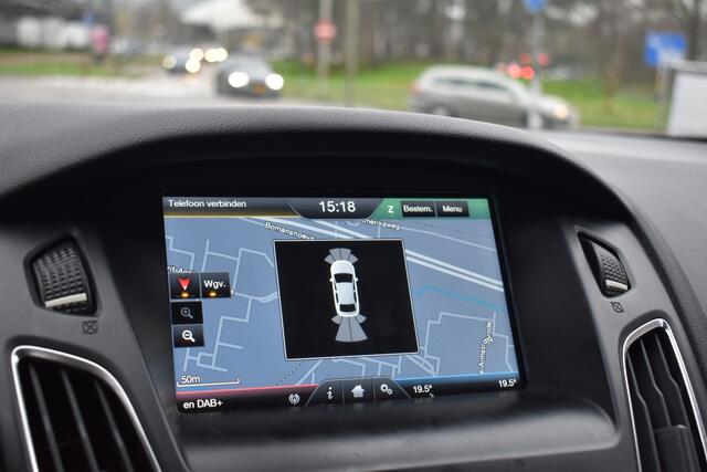 Ford FOCUS 1.0 Titanium 1e Eigenaar | Navigatie | Trekhaak | 100% Onderhouden | 12 mnd BOVAG garantie | Whatsapp 06-53188999