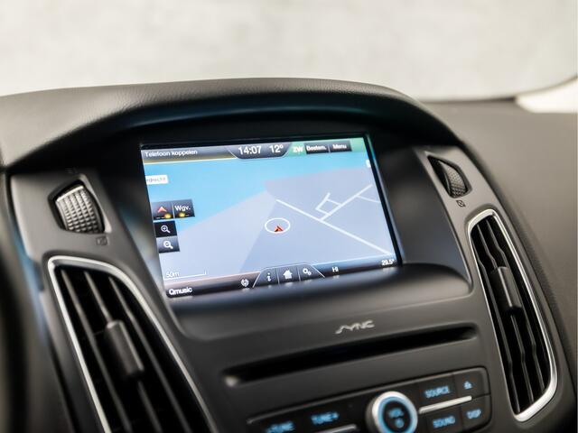 Ford FOCUS Wagon 1.5 ST-Line Titanium 150Pk (NAVIGATIE, CLIMATE, GETINT GLAS, TREKHAAK, STUUR/STOELVERWARMING, SPORTSTOELEN, CRUISE, LM VELGEN, NIEUWSTAAT)