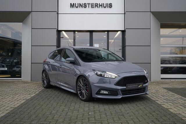 Ford FOCUS 2.0 ST | Voorstoelen verwarmd | Keyless entry | Cruise control | RS velgen |