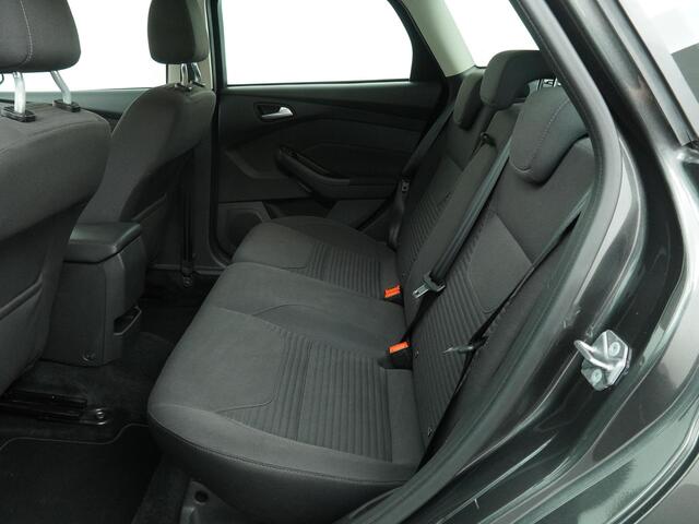 Ford FOCUS Wagon 1.5 Titanium - Navigatie - Climate Control - Trekhaak