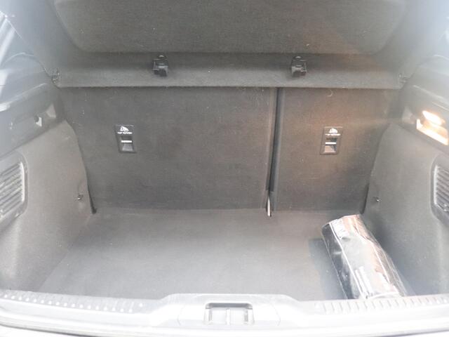 Ford FOCUS 1.0 EcoBoost ST Line Business Airco, Apple Carplay/Android Auto, Cruise control, Boordcomputer, Bluetooth, Bots herkenning systeem, Parkeersensoren voor/achter, Rijstrooksensor met correctie, Elek remkrachtverdeling, Elek De Ford Focus 1.0 EcoBoost ST Lin