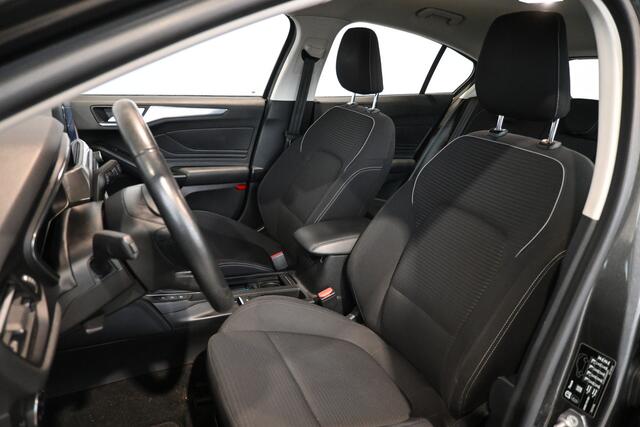 Ford FOCUS 1.0 EcoBoost ST Line Business Navigatie Carplay Stoelverwarming Trekhaak Inruil Mogelijk!