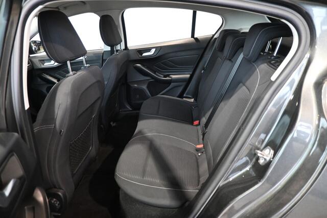 Ford FOCUS 1.0 EcoBoost ST Line Business Navigatie Carplay Stoelverwarming Trekhaak Inruil Mogelijk!