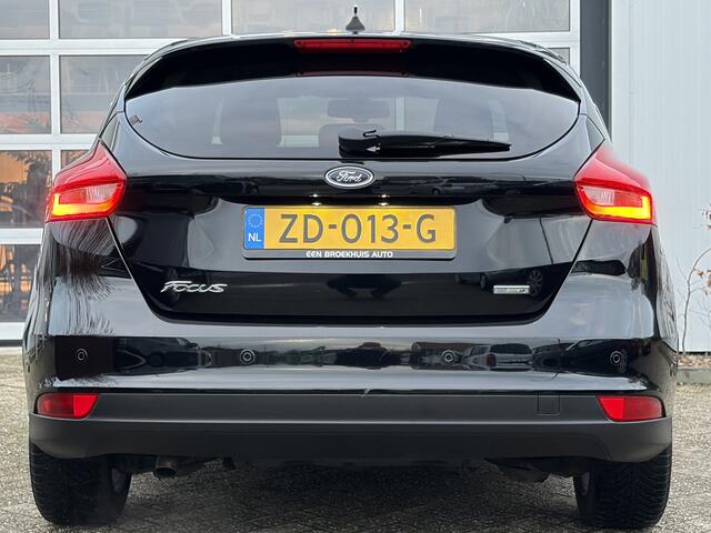 Ford FOCUS 1.0 EcoBoost Titanium 125pk Automaat | Apple Carplay/Android Auto | Bluetooth | Cruise control | Lichtmetalen velgen 16" | Navigatiesysteem full map | Parkeersensor voor en achter | Voorstoelen verwarmd | Zeer compleet!