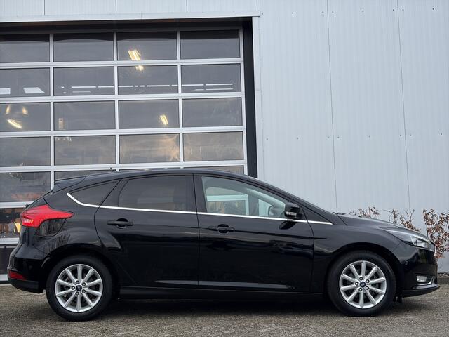 Ford FOCUS 1.0 EcoBoost Titanium 125pk Automaat | Apple Carplay/Android Auto | Bluetooth | Cruise control | Lichtmetalen velgen 16" | Navigatiesysteem full map | Parkeersensor voor en achter | Voorstoelen verwarmd | Zeer compleet!