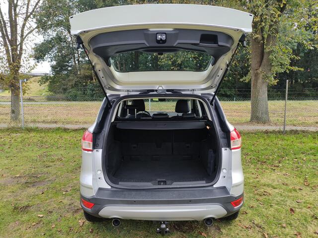 Ford KUGA 1.5 Titanium Styling Pack 4WD AUTOMAAT | CLIMA | CRUISE | TREKHAAK | HALF LEER |