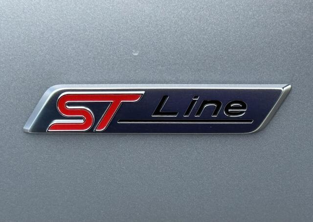 Ford KUGA 2.5 PHEV ST-Line X 243pk | Driver Assistance pack | Matrix LED | Black Package | Wegklapbare Trekhaak | Panoramadak | Winterpack | 2.100kg Trekgewicht