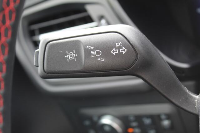 Ford KUGA 2.5 PHEV ST-Line X , In nieuw staat , Hoge Zit en veel comfort Climate control , Navigatie , Camera ,Stoel en voorruit verwarming Parkeersensoren rondom , Elek.bestuurstoel 1500kg trekgewicht