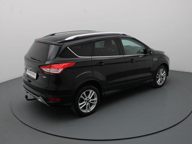 Ford KUGA 150pk Titanium Styling Pack Camera | Cruise | Navi | Parkeersens. v+a | Stoel-/voorruitverw. | Trekhaak