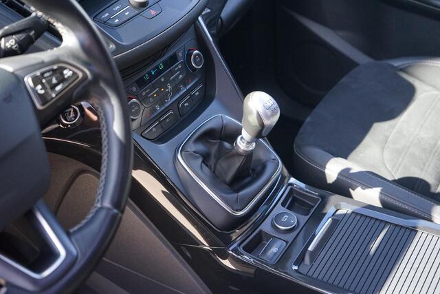 Ford KUGA 1.5 EcoBoost ST Line Cruise, Pano, Xenon, Clima,