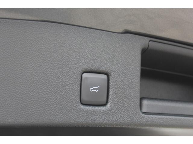 Ford KUGA 2.5-225pk Plug-in Hybrid ST-Line X. Hybride rijden voor een reële prijs ! Adaptive Cruise Control, Stoel-, stuur- en voorraamverwarming, Climate Control, Metallic lak, Camera v+a, Elektr. achterklep, Side- en lane assist etc.