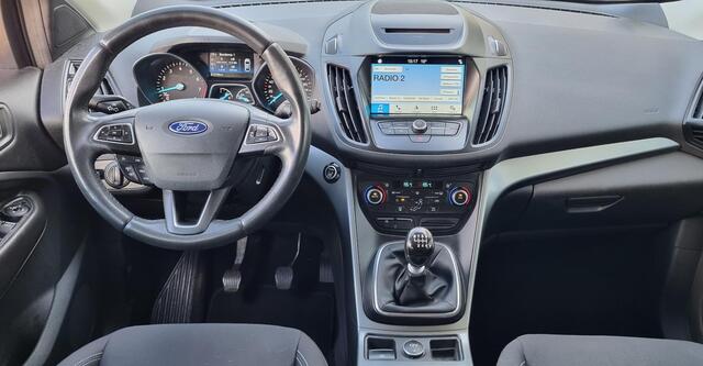 Ford KUGA 1.5 EcoBoost Trend Ultimate 120PK | 1e Eigenaar | Dealeronderhouden | Zeer Nette Staat | NL AUTO | Achteruitrijcamera | Trekhaak | Climate Control | Navigatie | Voorruitverwarming | 2 Sleutels |