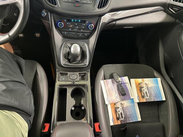 Ford KUGA 1.5 EcoBoost 150pk ST Line Navi Leder Trekhaak Parking pack Voorruitverwarming Privacy Glass