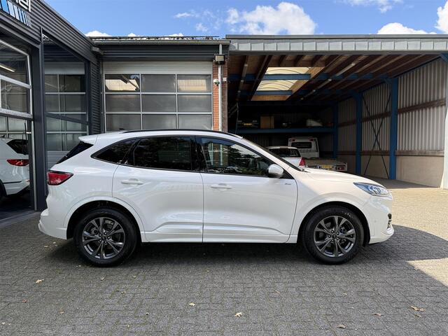 Ford KUGA 1.5 EcoB. ST-Line X 1800 kg trekgewicht.