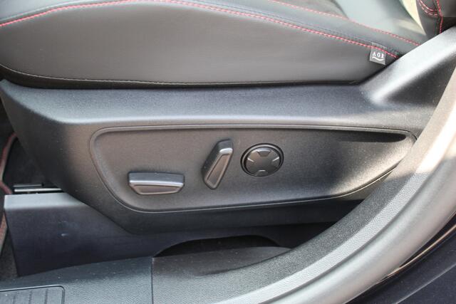 Ford KUGA 2.5 PHEV ST-Line X , 2100kg Trekhaak , Nieuw model Panorama/schuifkantel dak , Trekhaak , AGR stoelen voor 360graden camera , Winter pack , Head Up display