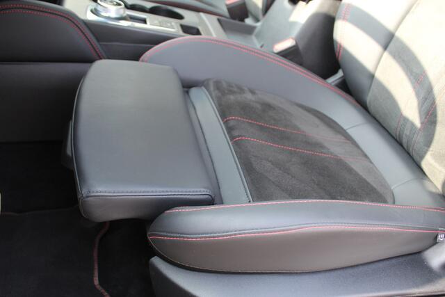 Ford KUGA 2.5 PHEV ST-Line X , 2100kg Trekhaak , Nieuw model Panorama/schuifkantel dak , Trekhaak , AGR stoelen voor 360graden camera , Winter pack , Head Up display