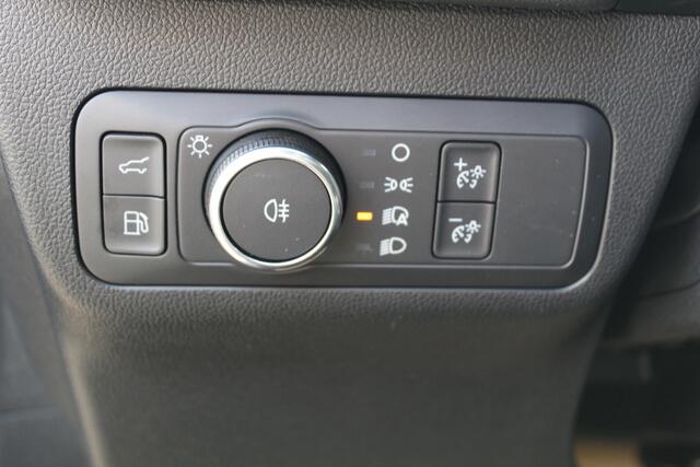 Ford KUGA 2.5 PHEV ST-Line X , 2100kg Trekhaak , Nieuw model Panorama/schuifkantel dak , Trekhaak , AGR stoelen voor 360graden camera , Winter pack , Head Up display