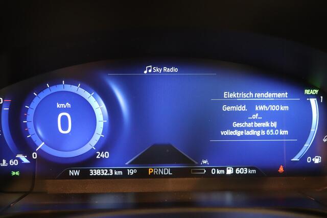 Ford KUGA 2.5 PHEV ST-Line | Schuif kanteldak | Camera | Trekhaak | Stoelverwarming | Navigatie | AppleCarplay AndroidAuto |