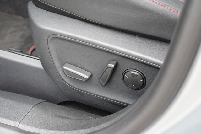 Ford KUGA 2.5 PHEV ST-Line X 243pk | Driver Assistance pack | Winterpack | Technology Pack | Panoramadak | Wegklapbare Trekhaak | 19 inch Licht metaal |