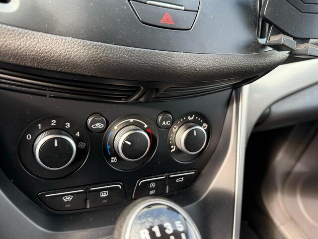 Ford KUGA 1.5 Ecoboost Titanium 150pk Trekhaak | Elektrische Achterklep | Stoelverwarming | Airco | Voorruit verwarming | Cruise control