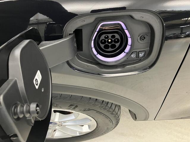 Ford KUGA 2.5 PHEV Titanium / Eerste Eigenaar / Trekhaak 1500 KG / NL Auto / Stoel- en Stuurverwarming / Verwarmde Voorruit / Navigatie / Camera / Dual-Zone Climate Control /