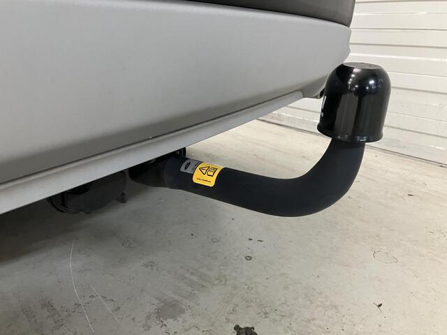 Ford KUGA 2.5 PHEV Titanium / Eerste Eigenaar / Trekhaak 1500 KG / NL Auto / Stoel- en Stuurverwarming / Verwarmde Voorruit / Navigatie / Camera / Dual-Zone Climate Control /